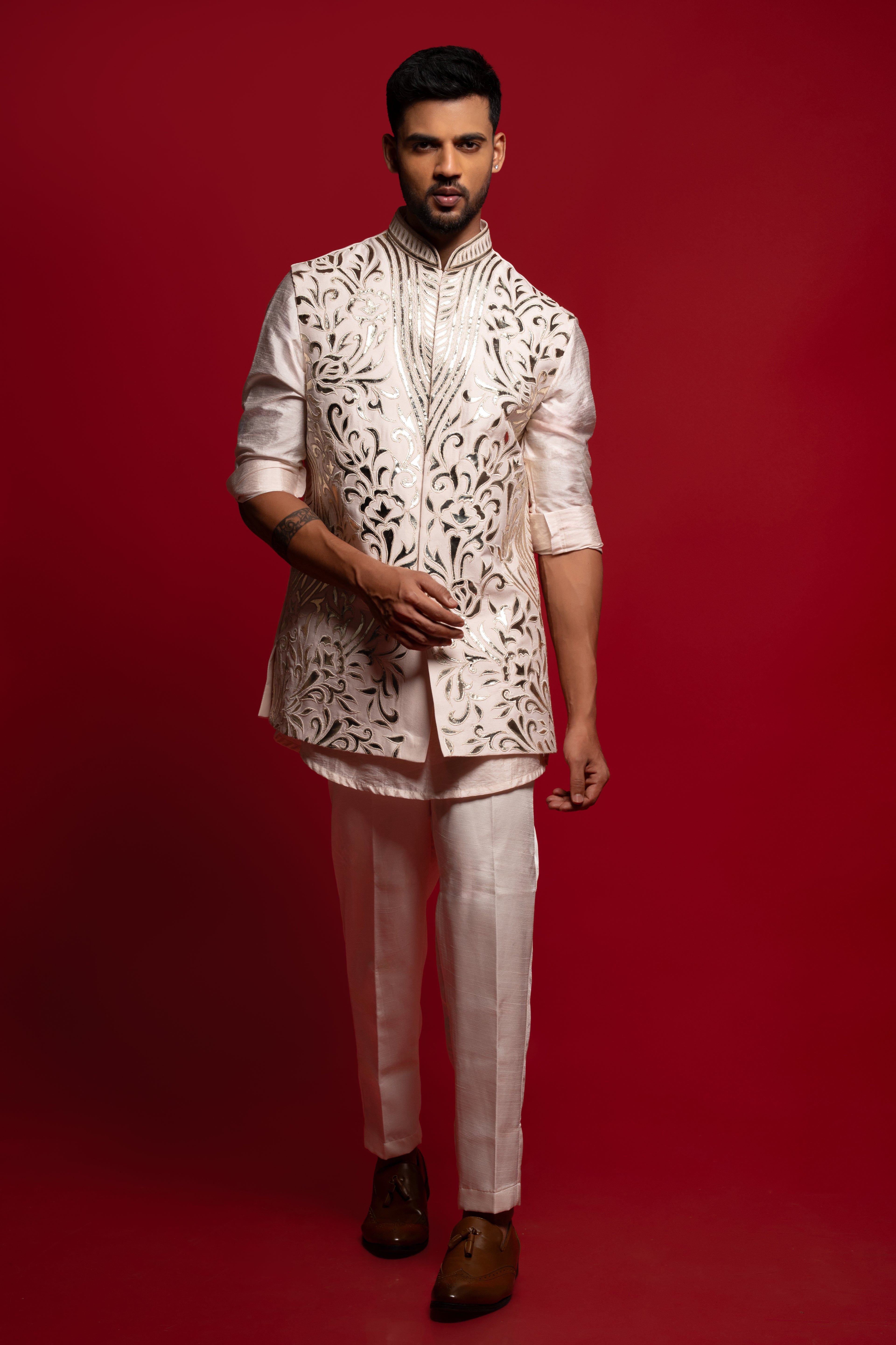 Off White Silk Bundi Set With Leather Metal Work