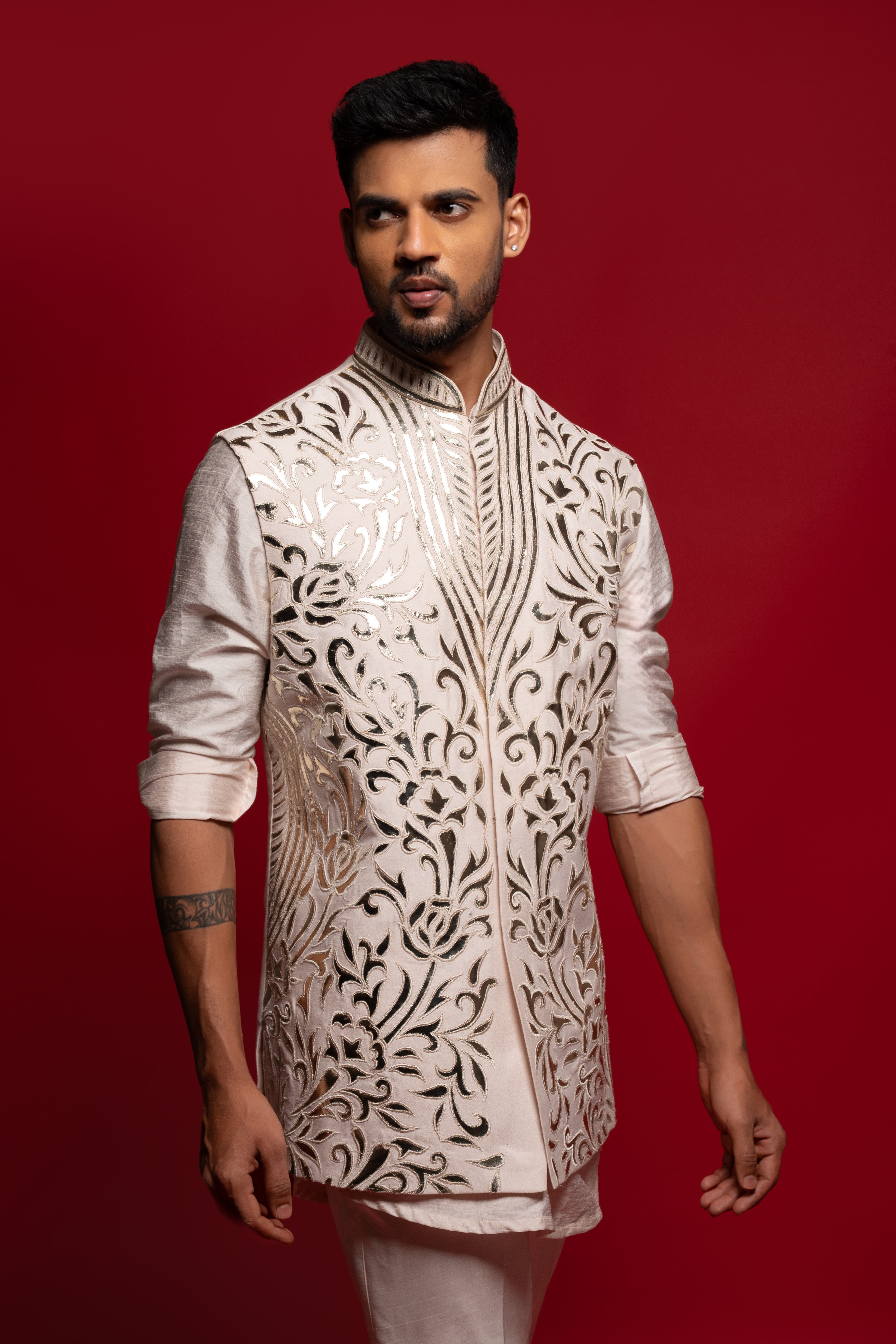 Off White Silk Bundi Set With Leather Metal Work