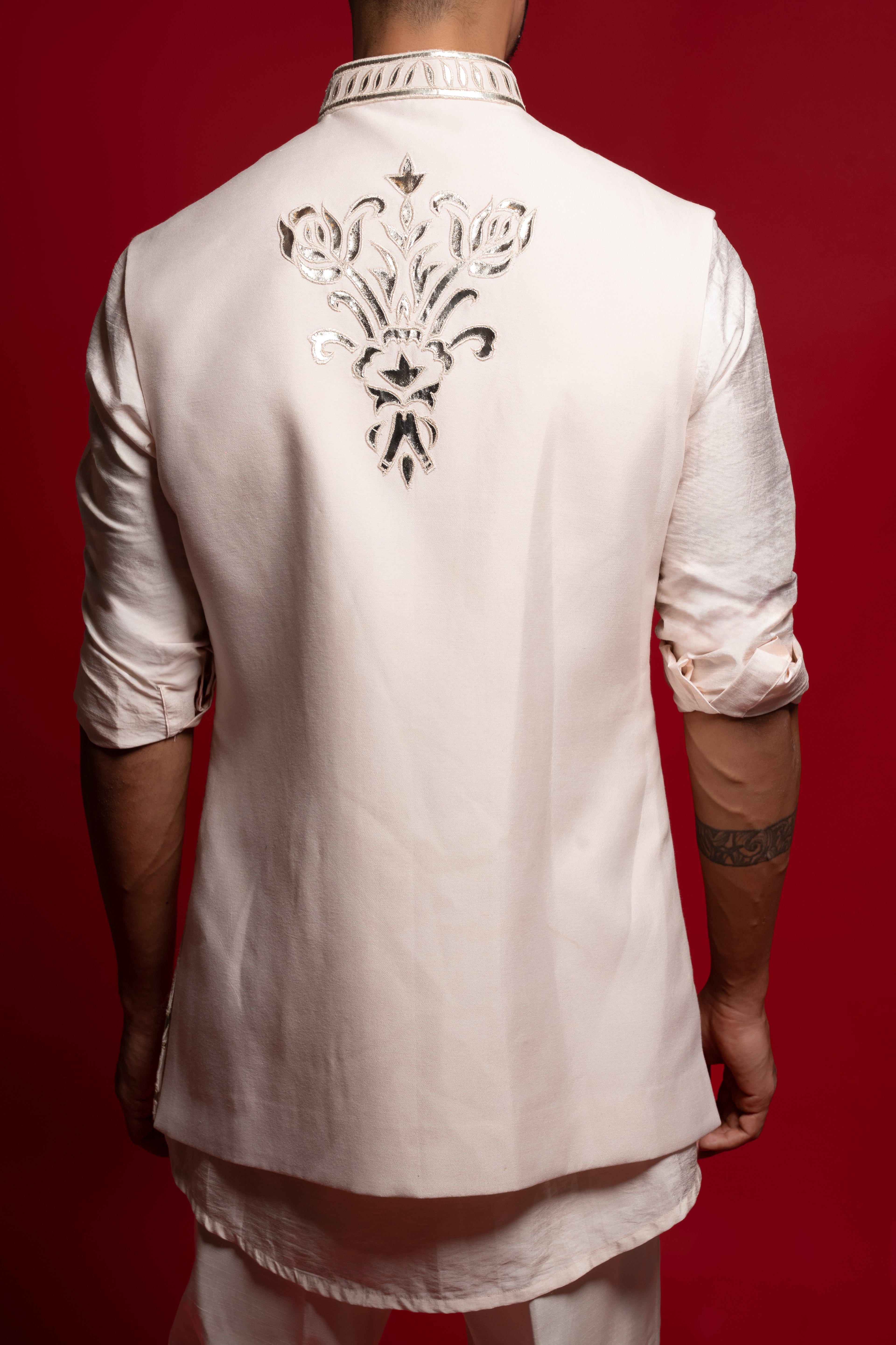 Off White Silk Bundi Set With Leather Metal Work