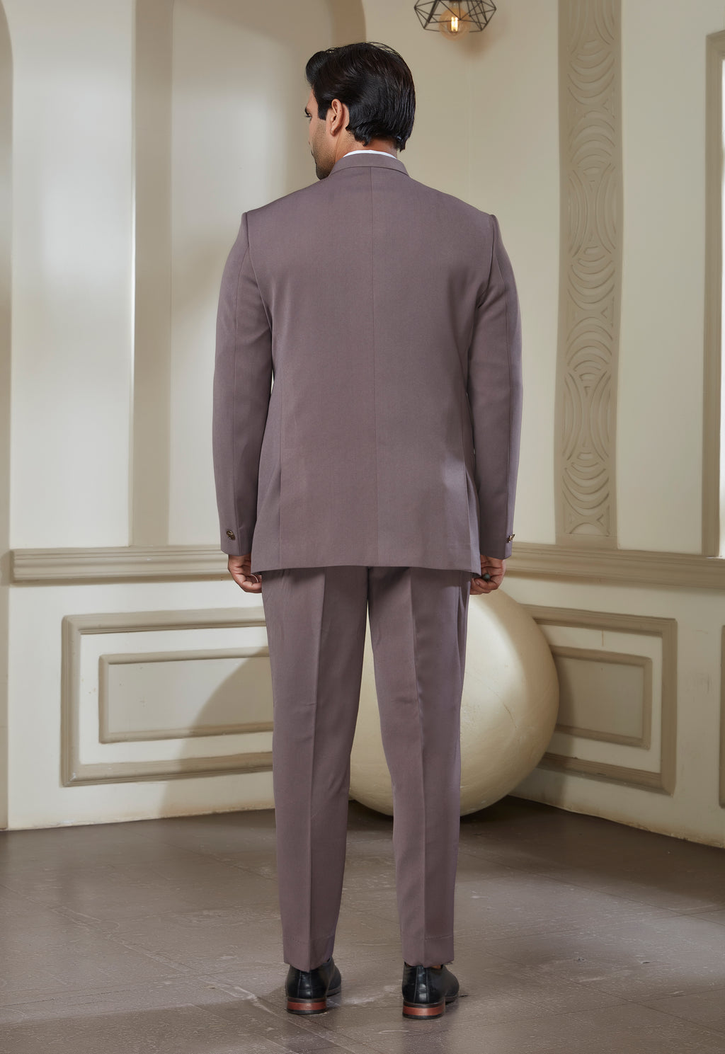 Ensemble Jodhpuri violet sourd avec broche et boutons
