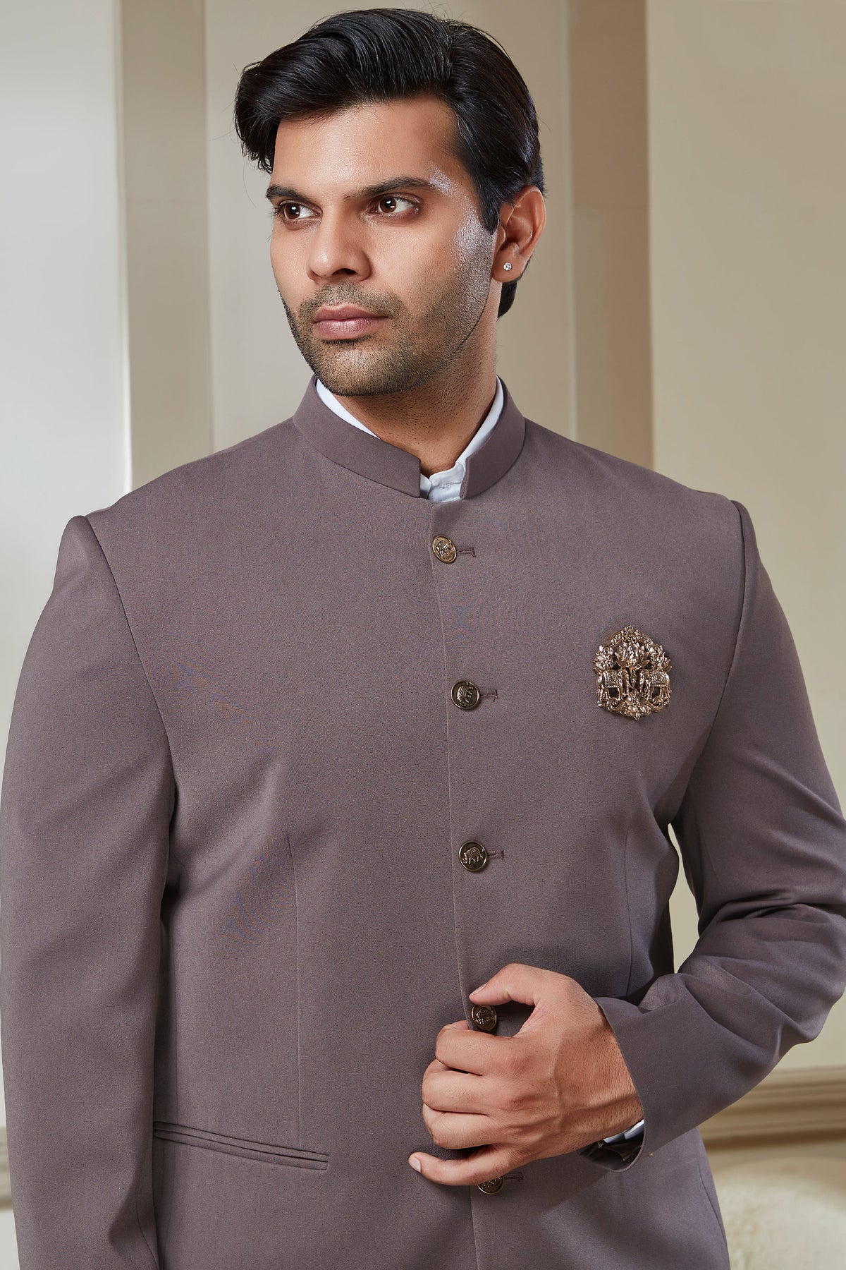 Ensemble Jodhpuri violet sourd avec broche et boutons