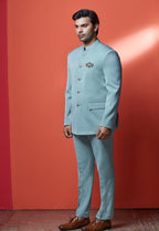 Ensemble Jodhpuri vert sauge avec broche et boutons