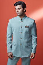 Ensemble Jodhpuri vert sauge avec broche et boutons
